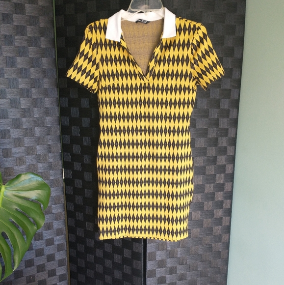 Women's yellow and brown argyl sweater dress with collar - Picture 9 of 10